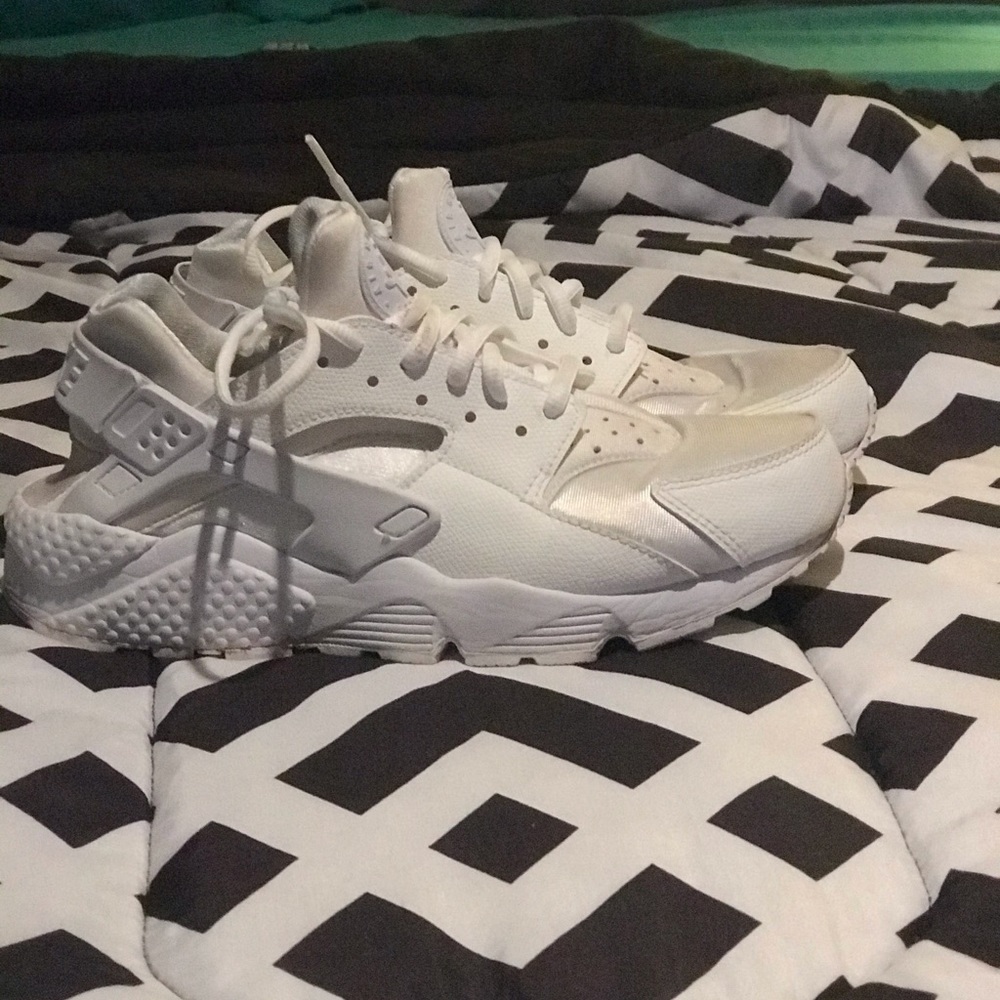 Gently worn Nike huaraches still good condition